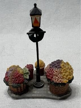 Lemax Flower Vendor and Lamp Post ~ Retired ~  2001
